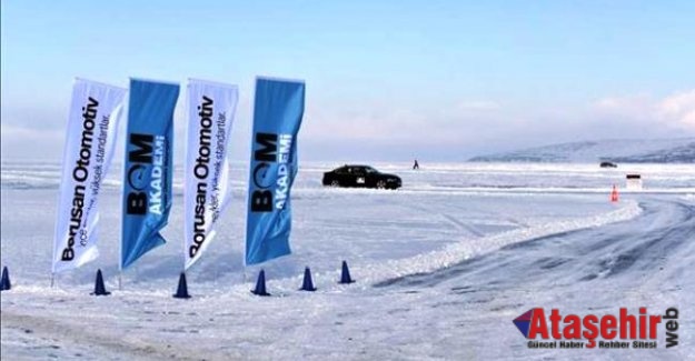 Çıldır Gölü Üzerinde Kar ve Buz Sürüş Eğitimi Veriyor.