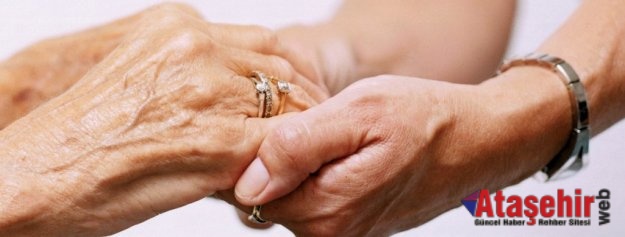Yaşlılara gereğinden fazla yardım etmek sağlıklarını olumsuz etkiliyor