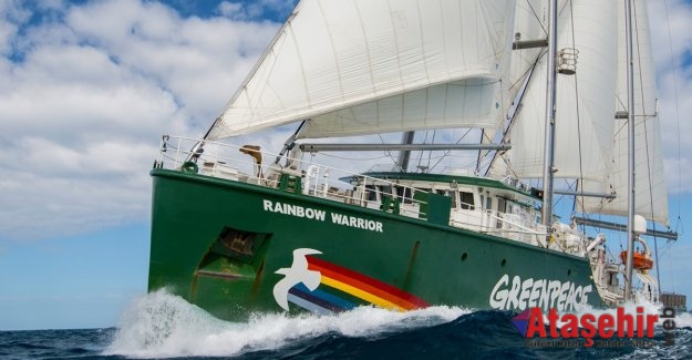 Efsane gemi Rainbow Warrior İstanbul'da