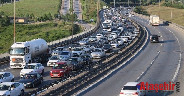 BAYRAM TATİLCİLERİ DÖNÜŞ YOLUNDA