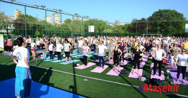 KADIKÖY’DE 5. ULUSLARARASI YOGA GÜNÜ