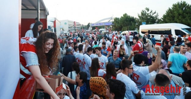 Kızılay, 15 Temmuz’da Demokrasi Sevdalılarıyla Meydanlarda Buluştu