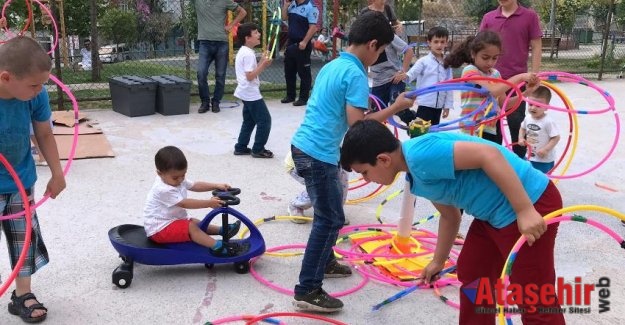 Maltepeli minikler seyyar oyun parkında gönüllerince eğlendi