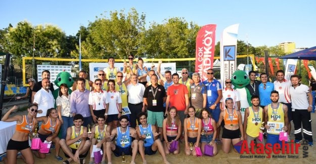PLAJ VOLEYBOLU TURNUVASINDA ÖDÜLLER SAHİPLERİNİ BULDU