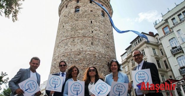 GALATA KULESİ’NE MAVİ KRAVAT