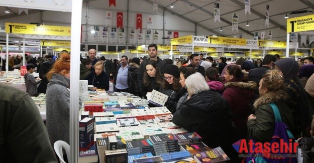 1. Ümraniye Kitap Fuarı 2 Günde 35 Bin Kitapseveri Ağırladı