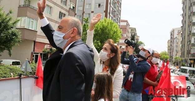 19 MAYIS COŞKUSU ATAŞEHİR’DE EVLERDEN TAŞTI