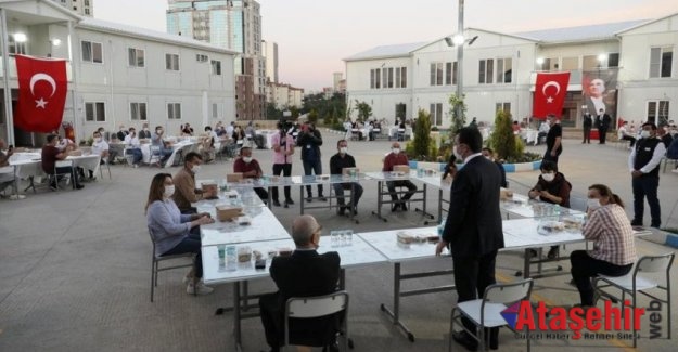 İmamoğlu, yılın ilk toplu iftarını metro inşaatı çalışanlarıyla yaptı