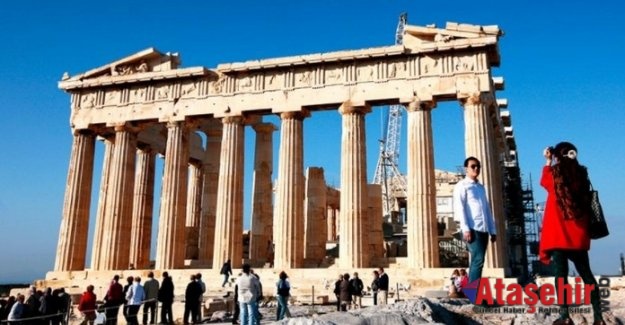 Yunanistan, 1 Temmuz'da kapılarını yabancı turistlere açıyor