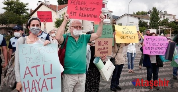 Ekrem İmamoğlu Adalar'da protesto edildi
