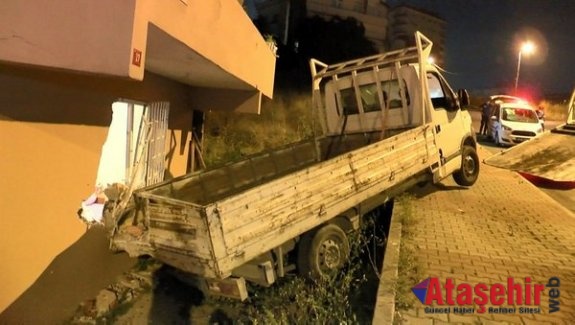 Ataşehir'de bir kamyonet yatak odasına girdi