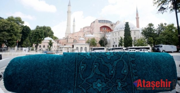 Ayasofya Camii'ne özel üretim halılar hazır