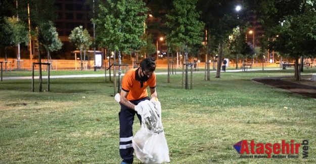 İSTANBUL'DA PARKLARIN TEMİZLİĞİ SABAH SAATLERİNE KADAR SÜRÜYOR