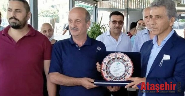 TFF yöneticisi Ali Düşmez'e başarı plaketi