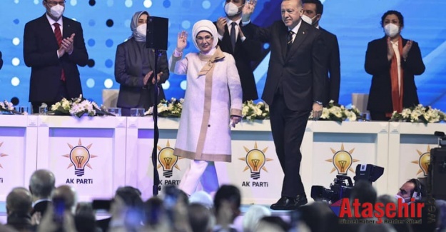 Recep Tayyip Erdoğan yeniden AK Parti Genel Başkanı seçildi.