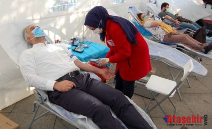 Ak Parti Ataşehir Kan bağışı kampanyası devam ediyor