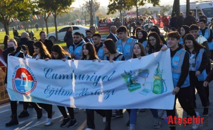 Maltepe’den Ata’ya hem karada hem denizde saygı duruşu