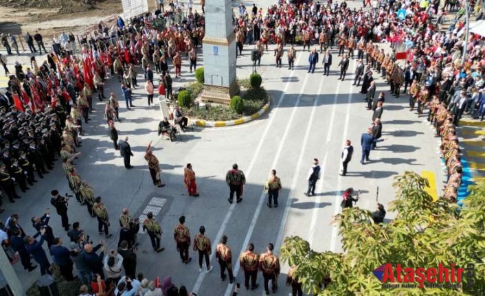 Cumhuriyetin 100. Yılında 100 Yaren Oynadı