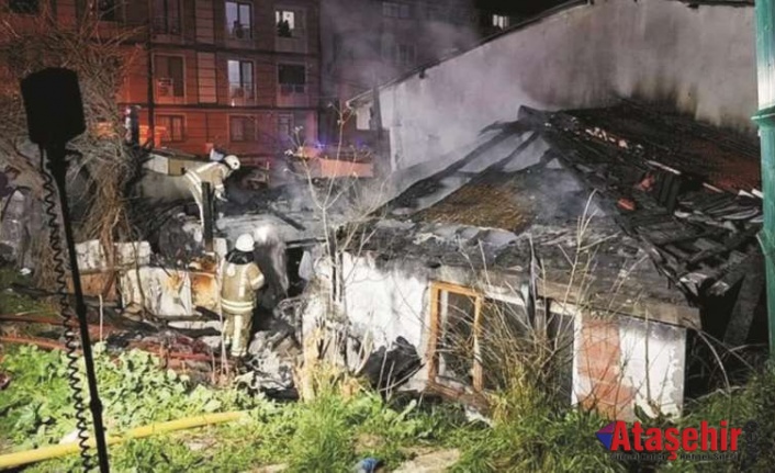Ataşehir'de 2 gecekondu alev alev yandı