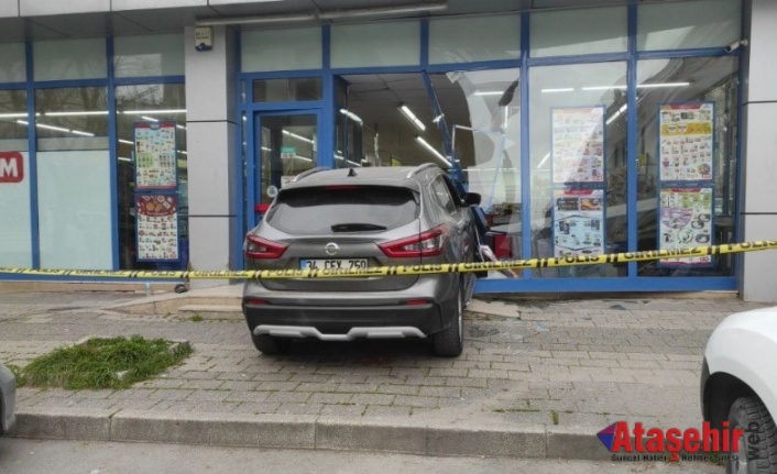 Ataşehir'de cipin markete girmesi sonucu 2 kişi yaralandı