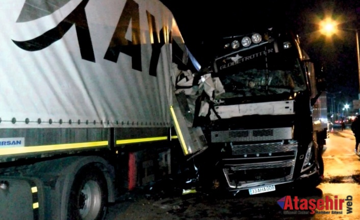 Feci kaza: Ataşehir'de 3 tır çarpıştı