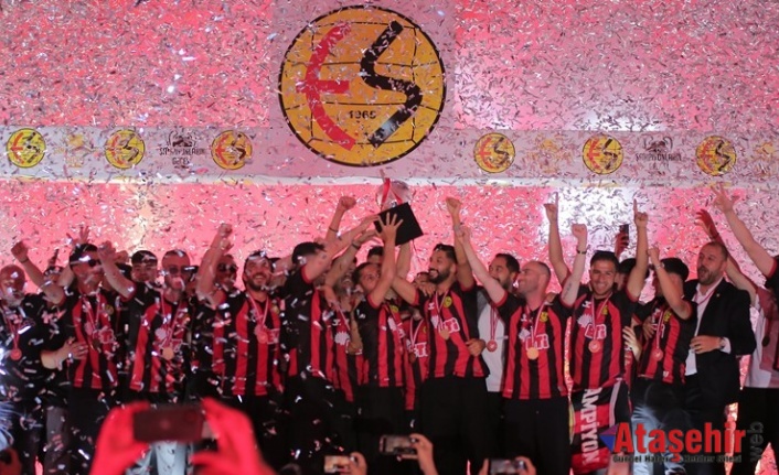 Eskişehirspor Şampiyonluğu Binlerce Taraftarın Katılımıyla Coşkuyla Kutladı