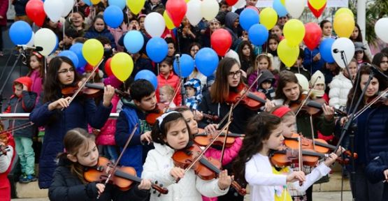 23 NİSAN’DA KADIKÖY’DE SOKAKLAR ÇOCUKLARIN