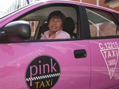 Kadınlara özel pembe taksiler