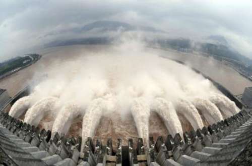 Dünyanın en büyük barajında tehlike