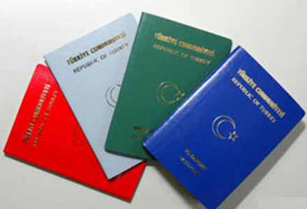 Almanya'nın Münih, Mainz ve Frankfurt kentlerinde e-pasaport almak isteyen vatandaşlar ancak haziran ayına randevu alabiliyorlar