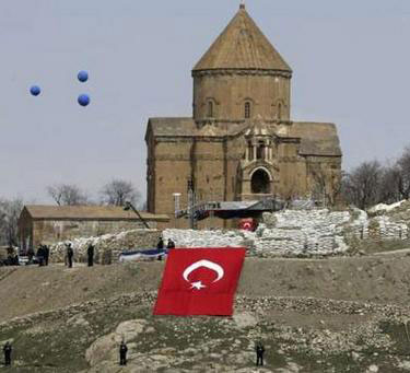 Ermeni medyasının ilginç iddiası: Türkiye Akdamar’da ayini erteleyecek!