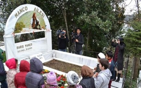 Barış Manço mezarı başında anıldı