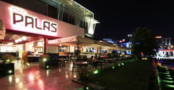  Cafe Palas yeni tatlarla Ataşehir’de açıldı