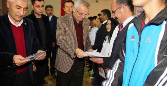 Çankırı'da Başarılı Sporculara ödül verildi