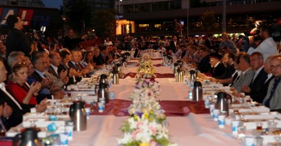 İstanbul Taksim iftarında buluştu