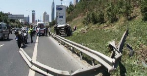 Ataşehir'de Trafik Kazası, 2 kişi yaralandı.