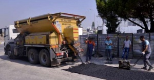 Maltep'de Yollar asfaltlanıyor, otlar biçiliyor