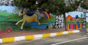 Maltepe'de Okul duvarları “resim” açtı