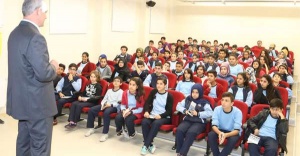 Sultanbeyli'de Yazarlar Okullarda Öğrencilerle Buluşuyor