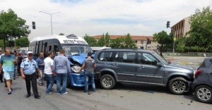 Ataşehir'de Trafik Kazası 4 yolcu yaralandı