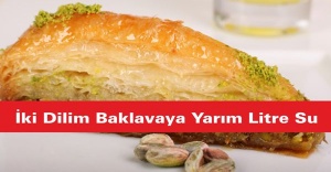 İki dilim baklavaya yarım litre su