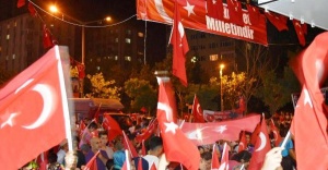 İstanbulluların demokrasi nöbeti sürüyor