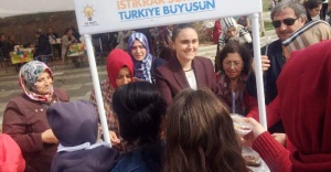 Ak Parti Ataşehir İlçe Kadın Kolları Başkanlığı Aşure Dağıttı