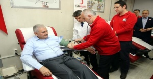 Başbakan Yıldırım'dan kan bağışı kampanyasına destek