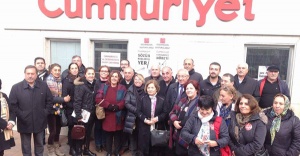 CHP Ataşehir Örgütü Cumhuriyet Gazetesi Destek Nöbetinde