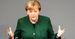 Merkel: Ankara ile diyalog sürmeli