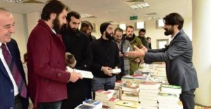 Diriliş Ertuğrul Oyuncuları Ataşehir Kitap Şenliği'ni Ziyaret Etti