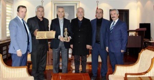 Kurşunlu Belediye Başkanı ve Bal Üreticileri Çankırı Valisi Mesut Köse’yi Ziyaret etti