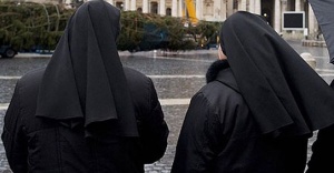 İtalya'da manastır kapılarını göçmenlere açtı: 9 rahibe hamile