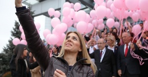 PEMBE BALONLAR UMUTLARLA GÖKYÜZÜNE UÇTU